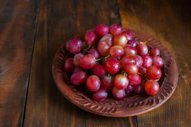 The art of cleaning and storing grapes: expert tips for freshness