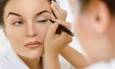 A Pencil, 2 Minutes: This Ultra-simple Technique To Lift Your Look Like A Pro