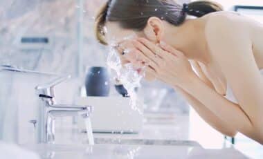 She Rinses Her Nose With Tap Water – What Doctors Discover Afterward Is Chilling