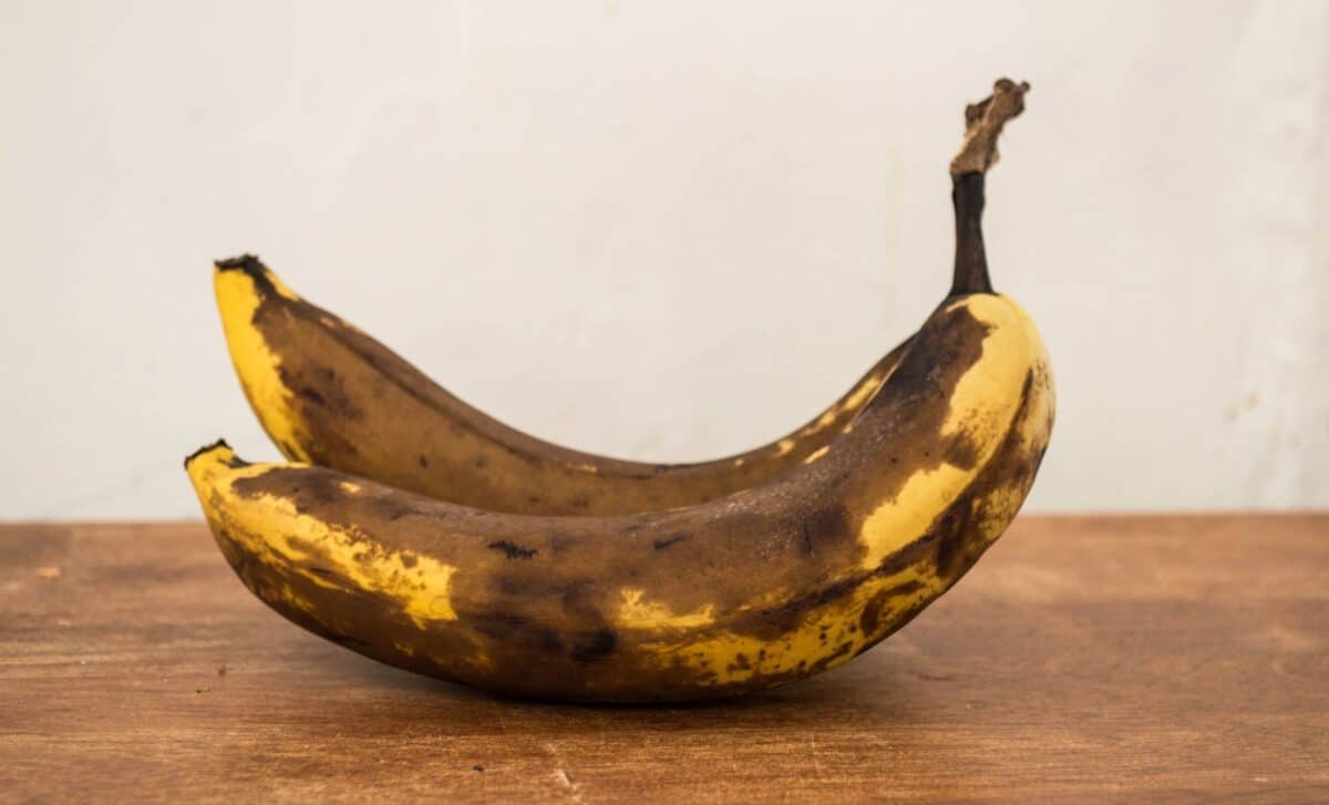 The Best Place To Store Bananas (And No, It's Not The Kitchen Or The Fridge)