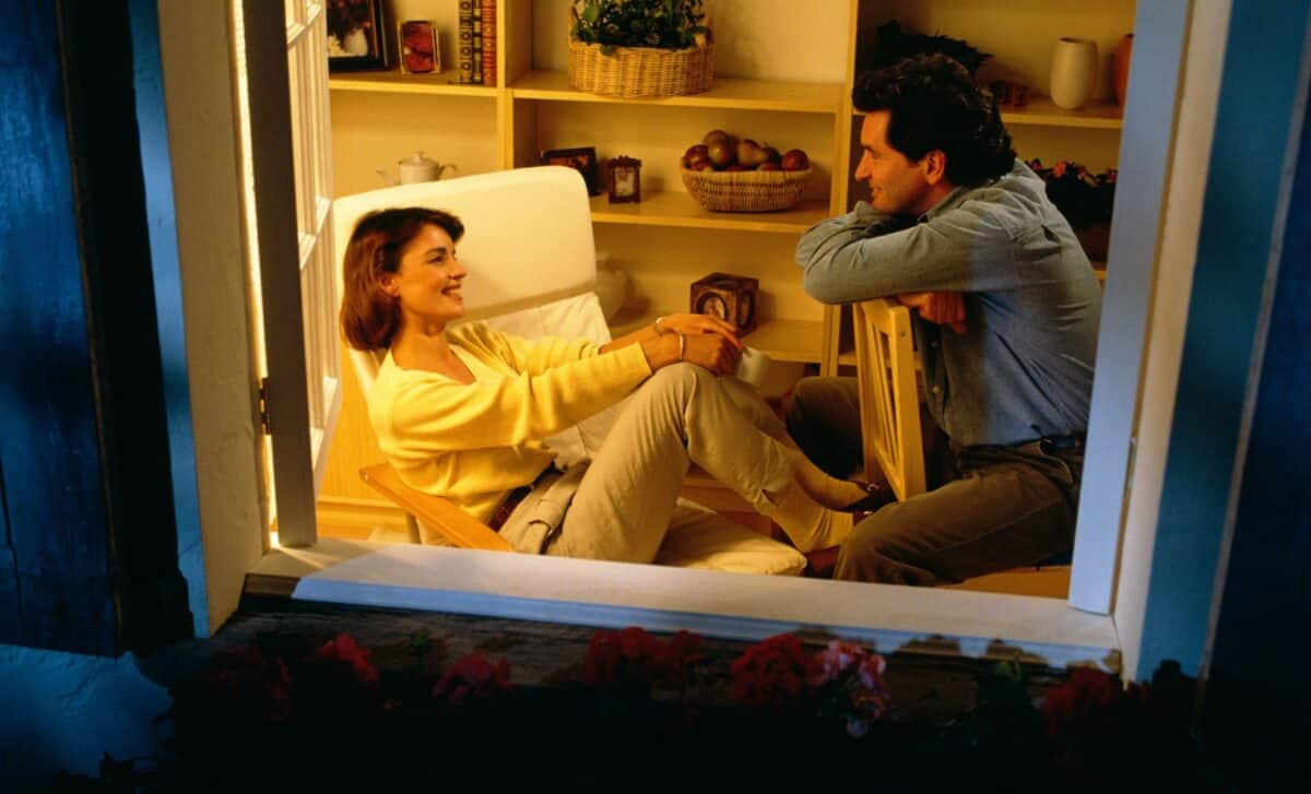 Most Couples Drift Apart on Weekdays, Here’s the 5-Minute Fix