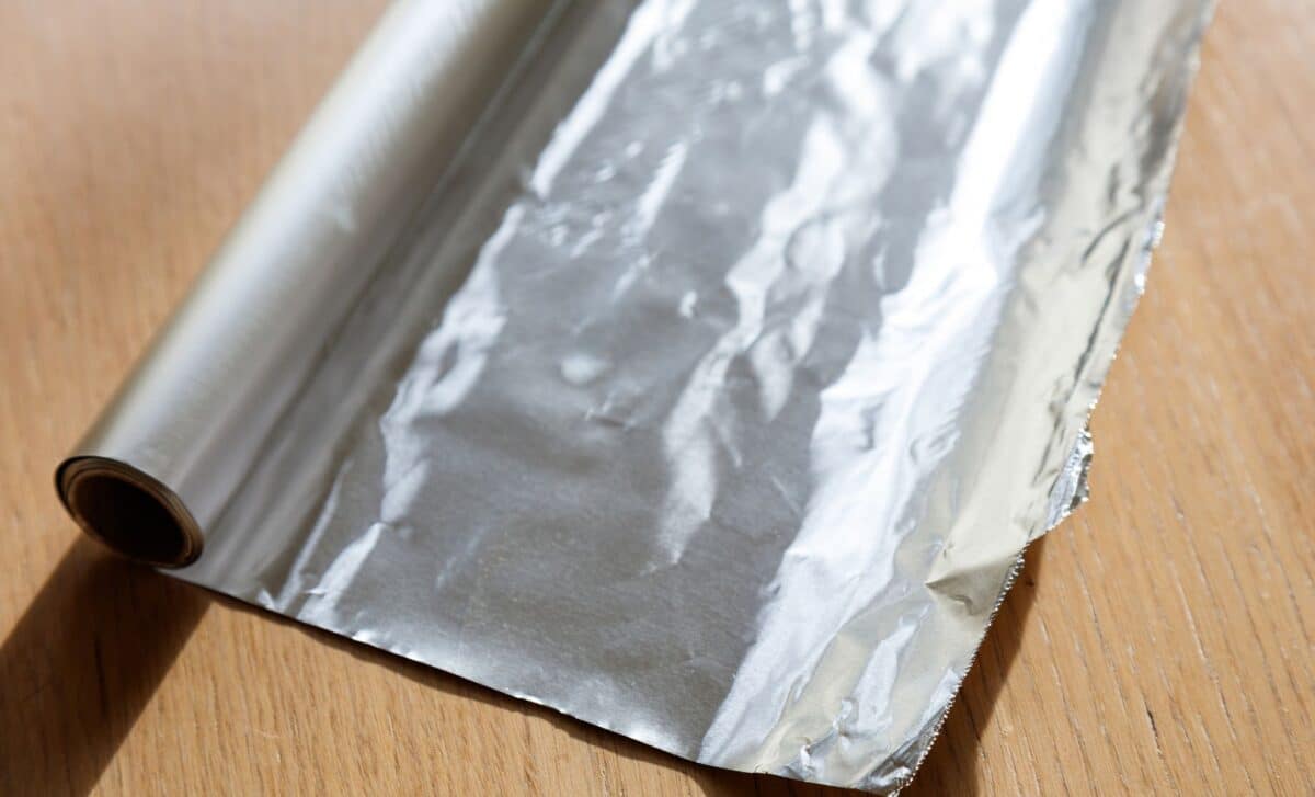 This Simple Aluminum Foil Trick Will Keep Mosquitoes, Cockroaches, and Ants Away for Good!