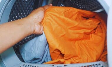 Why Do Your Sheets Come Out All Balled Up? A Laundry Expert Reveals The Trick No One Knows