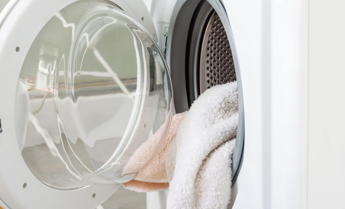 The $5 Supermarket Hack That Turns Stiff Towels Into Hotel-Soft Luxury Overnight