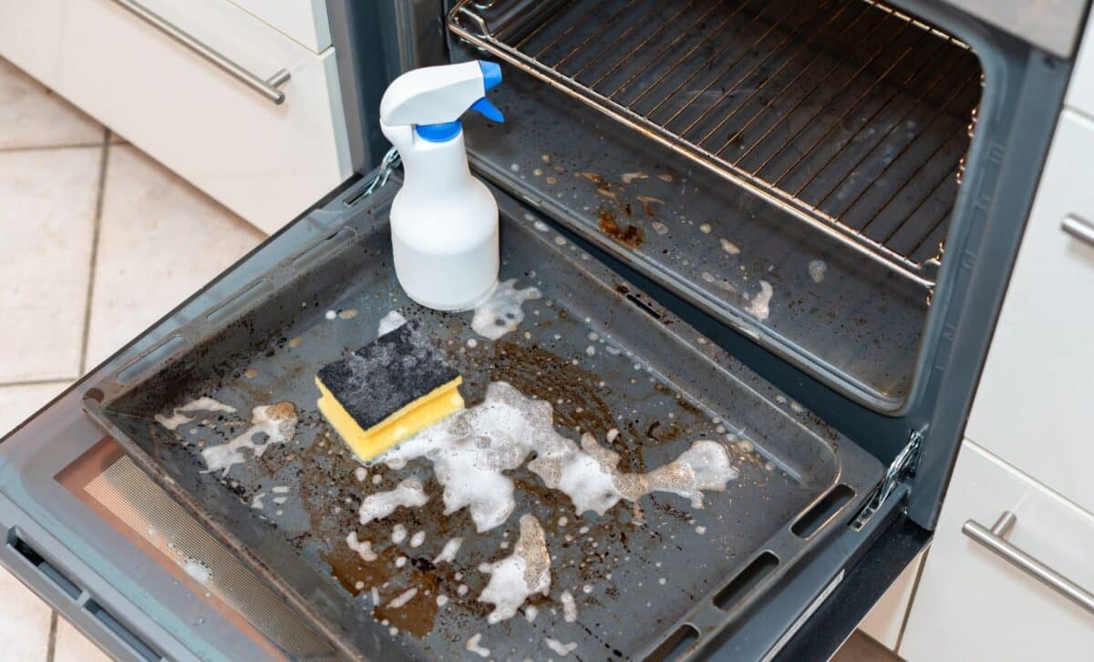 Burnt-On Oven Grease? This Simple 2-Ingredient Trick Melts It Away Overnight