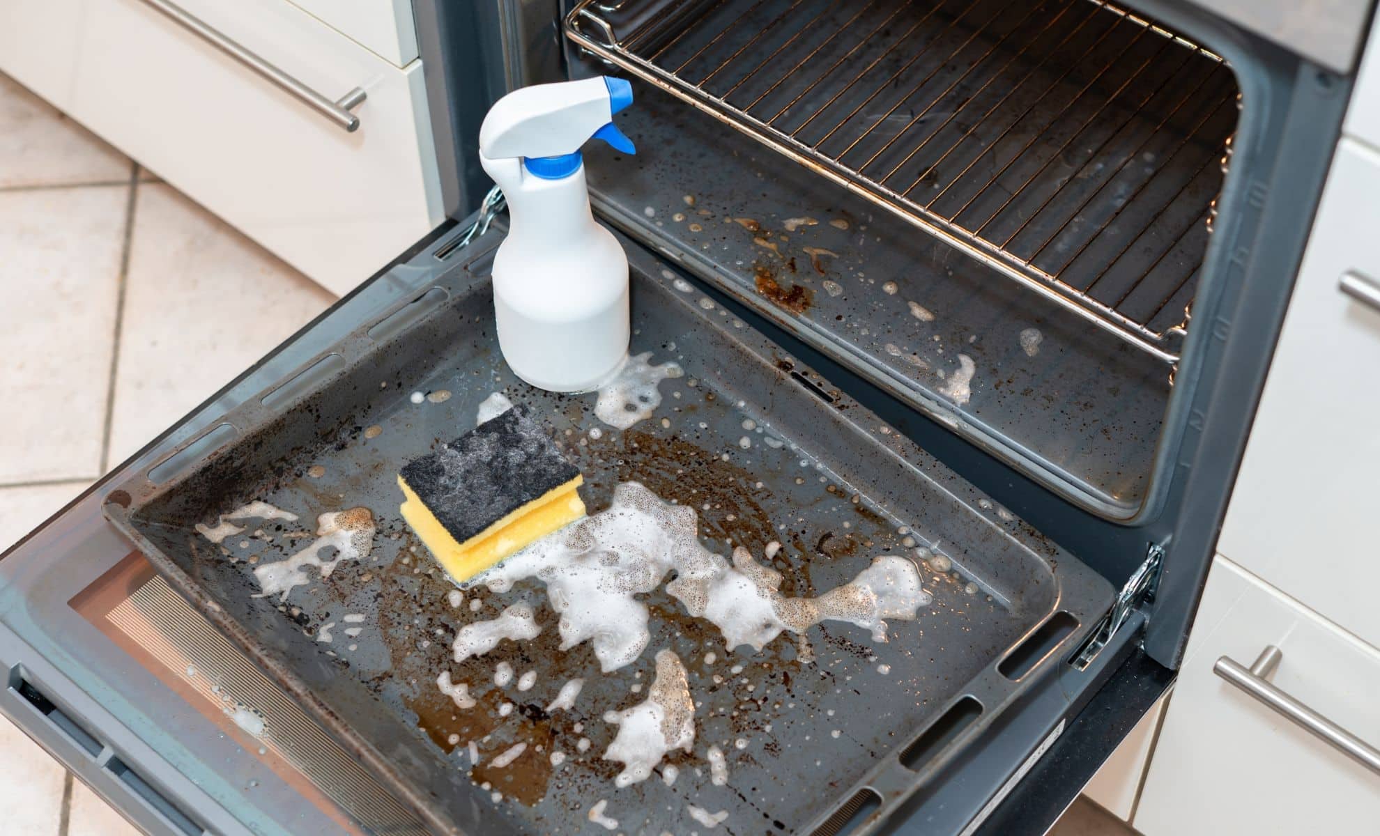 Burnt-On Oven Grease? This Simple 2-Ingredient Trick Melts It Away Overnight