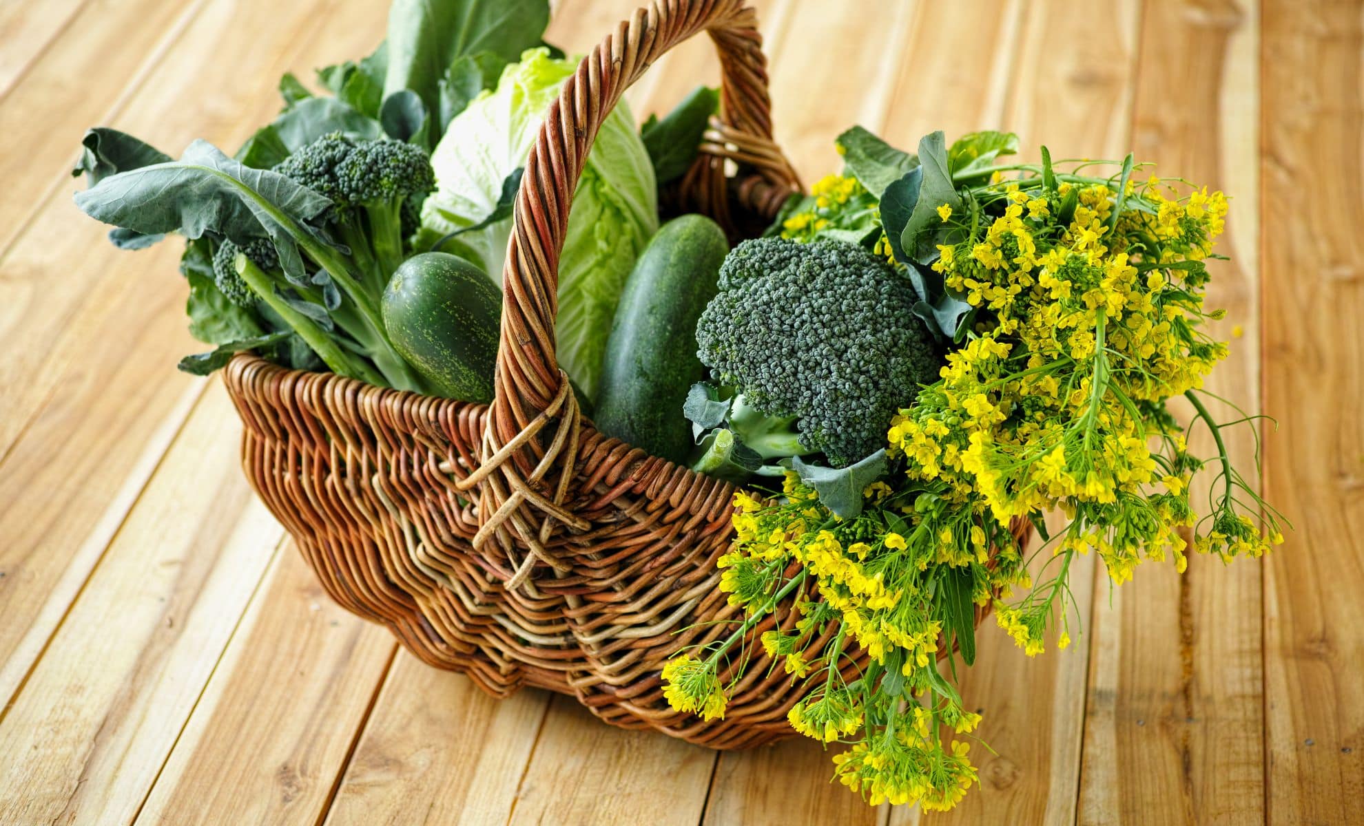 Nutritionists Are Obsessed With This Underrated Green Veggie, And It's Not Kale