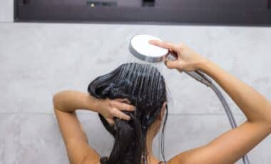 Hairdressers Finally Agree on the Perfect Temperature for Washing Hair 