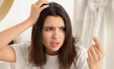 I Tried the Aspirin Hack for Dandruff… Here's What Happened to My Scalp