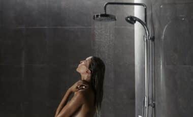 What Happens When You Shower in the Dark for 7 Days