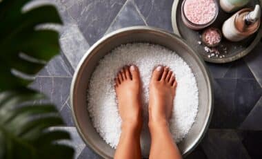 Why Washing Your Feet with Laurel Leaves and Warm Water is Recommended and When to Do It