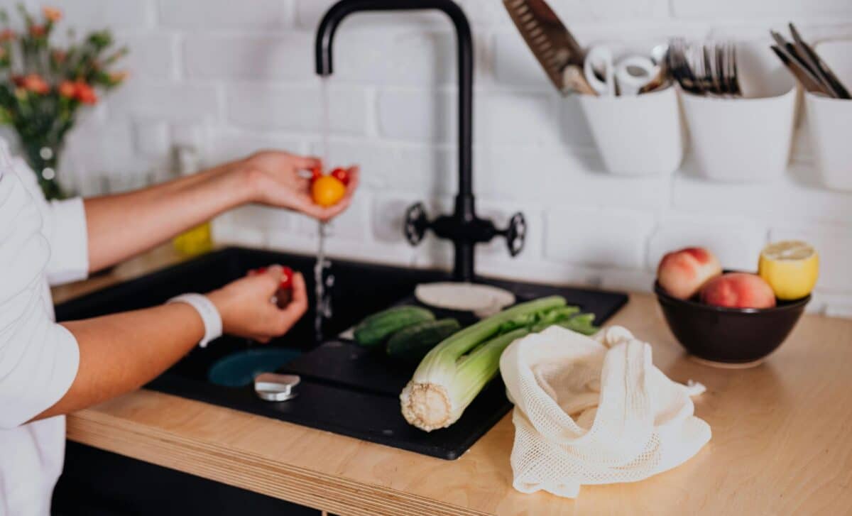 80% of Pesticides Gone From Your Fruit in 10 Minutes. The Japanese Method You Need to Try