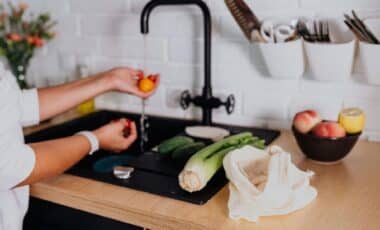 80% of Pesticides Gone From Your Fruit in 10 Minutes. The Japanese Method You Need to Try