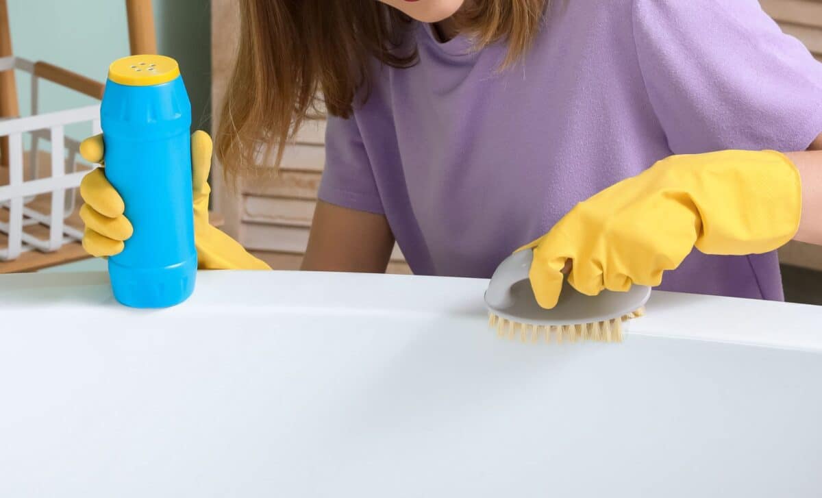 How to Restore Your Bathtub to Brand New Condition No Scrubbing Required, Just a Few Simple Steps!