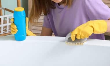 How to Restore Your Bathtub to Brand New Condition No Scrubbing Required, Just a Few Simple Steps!