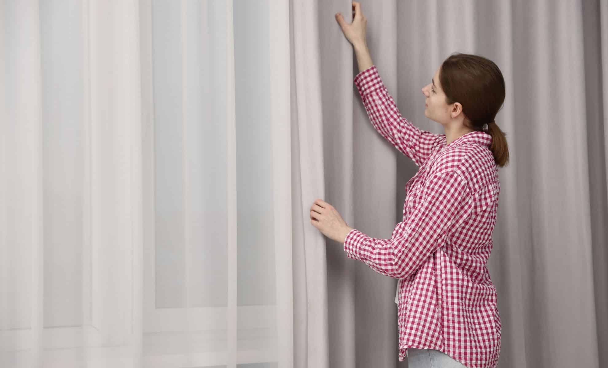 If You Run Your Hand Over Your Curtains and Find This Residue, Your Home’s Air Isn’t Healthy