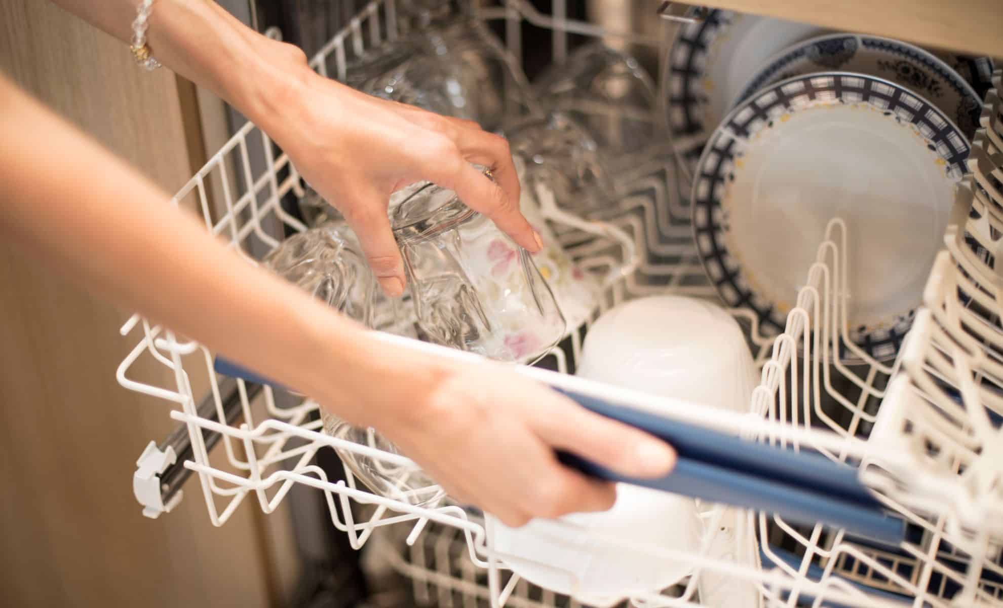 She Puts A Simple Cork In The Dishwasher And The Incredible Result Has Everyone Trying This Trick