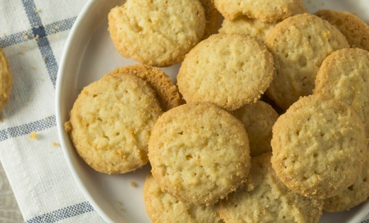 This 1-Egg Cookie Recipe Takes 30 Minutes and Makes 50 Treats. No Fancy Skills Required