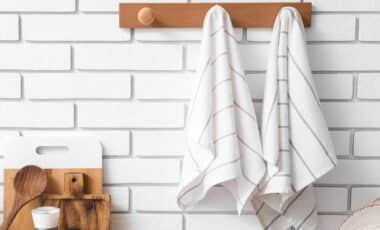 Cleaning Expert Reveals How to Get Rid of All Grease and Smells from Kitchen Cloths Instantly
