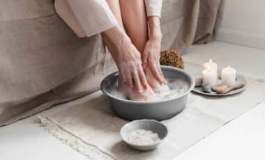 How to Care for and Wash Your Feet with Apple Cider Vinegar Why to Do It at Night