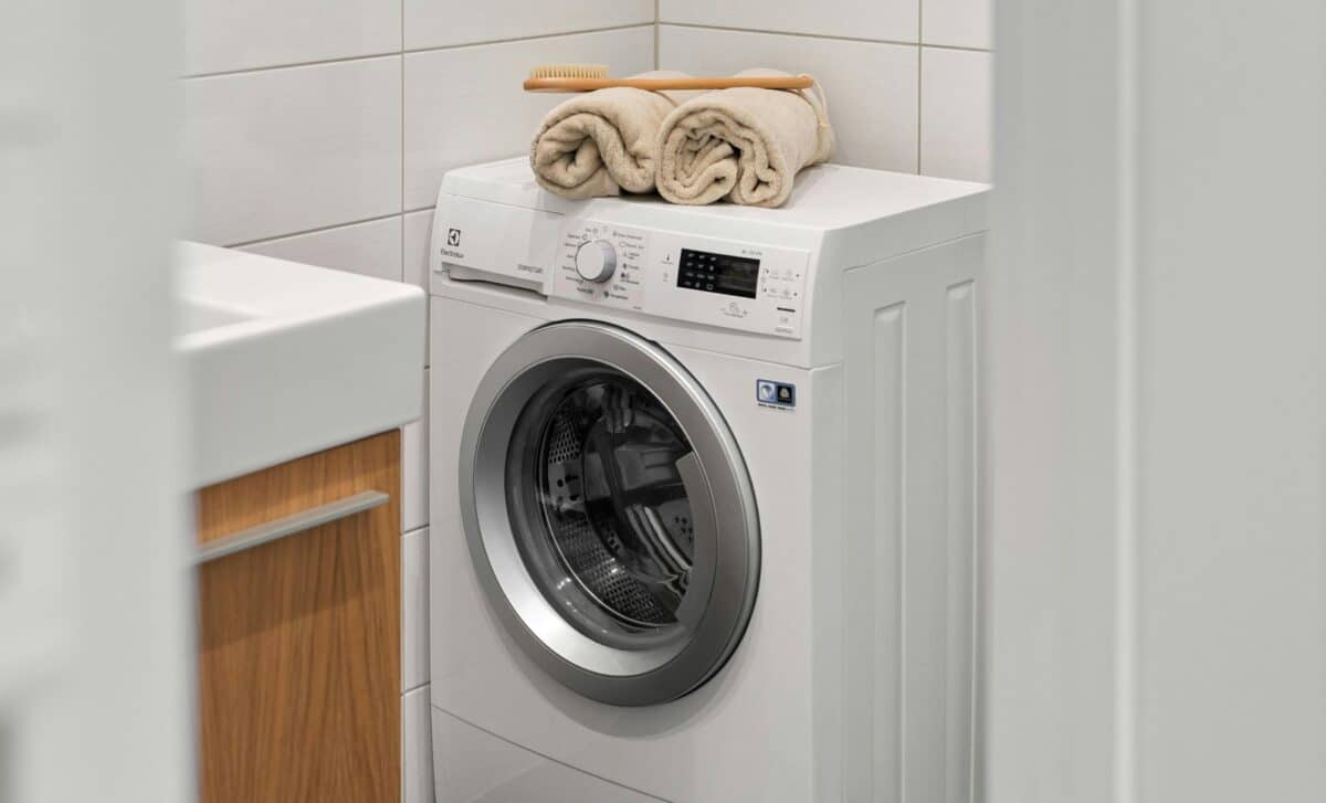 Laundry Experts Regularly Talk About This Cleaning Habit, Yet Many Homes Ignore It