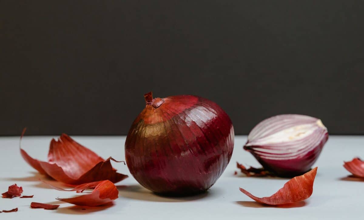 People Are Throwing Onion Skins Onto Hot Barbecue Coals, And the Reason Is Surprisingly Smart