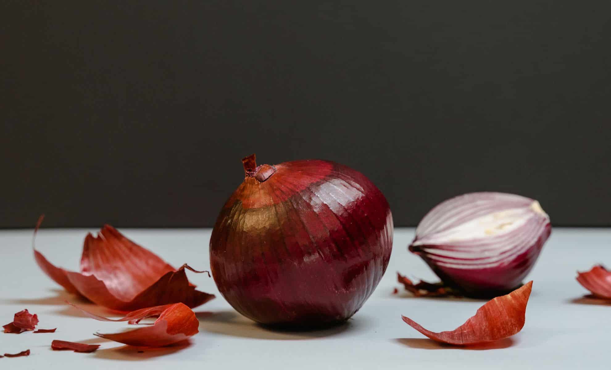 People Are Throwing Onion Skins Onto Hot Barbecue Coals, And the Reason Is Surprisingly Smart
