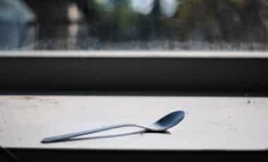 Placing a Spoon on the Window Why It’s Recommended and What It Does