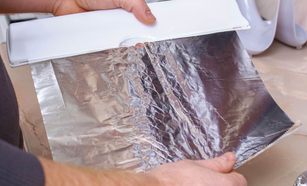 Putting Aluminum Foil In Kitchen Drawers What It’s For And When To Do It