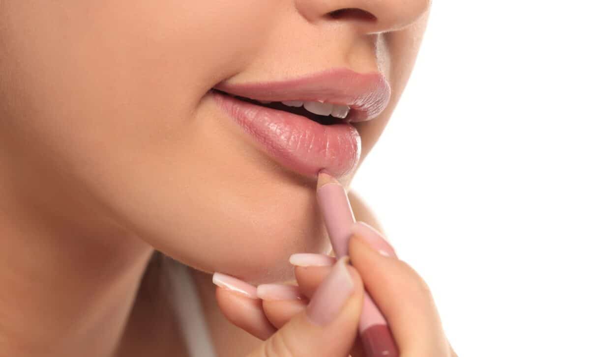 The Celebrity-Favorite Lip Look Is Also the Easiest Summer Makeup Trend to Copy