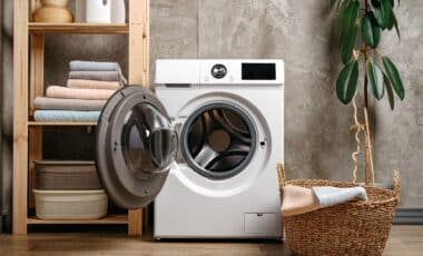 Why You Should Put an Empty Plastic Bottle in Your Washing Machine Before Starting a Load