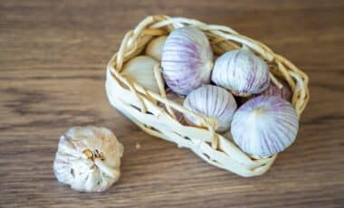 Everyone Stores Garlic Wrong, Here's the One Place It Actually Stays Fresh for Much Longer