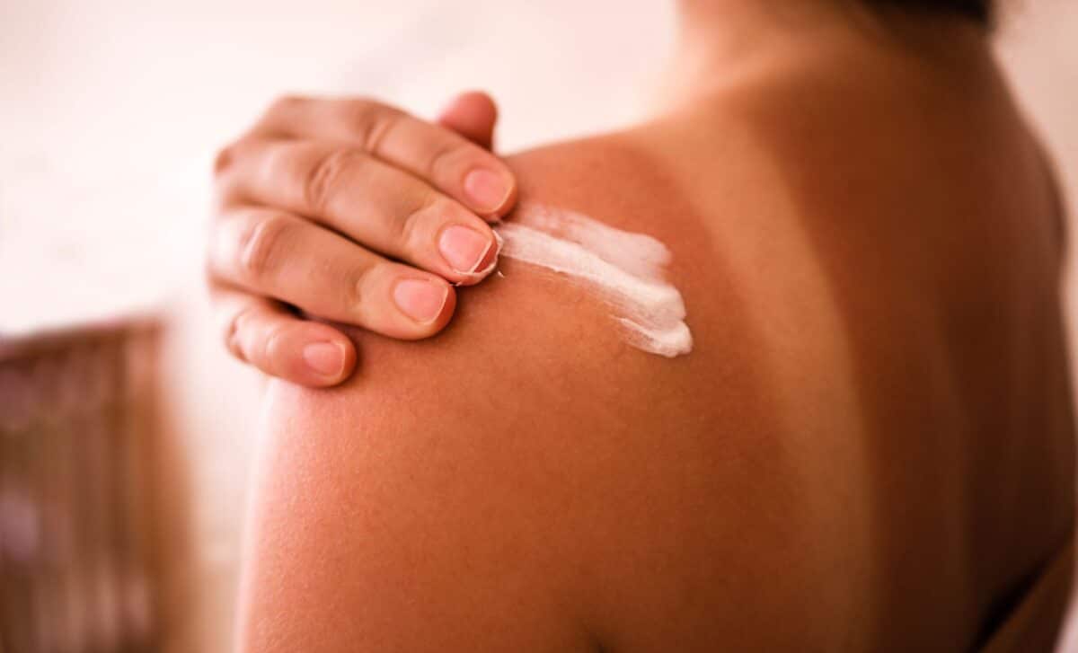 How to Keep Your Summer Glow for Weeks After Your Vacation Ends With These Simple Beauty Tips