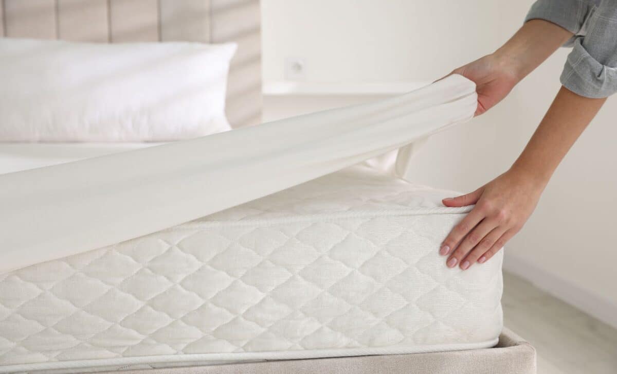 People Are Covering Their Mattresses With This Kitchen Staple for One Hour During Heatwaves, and the Results Speak for Themselves